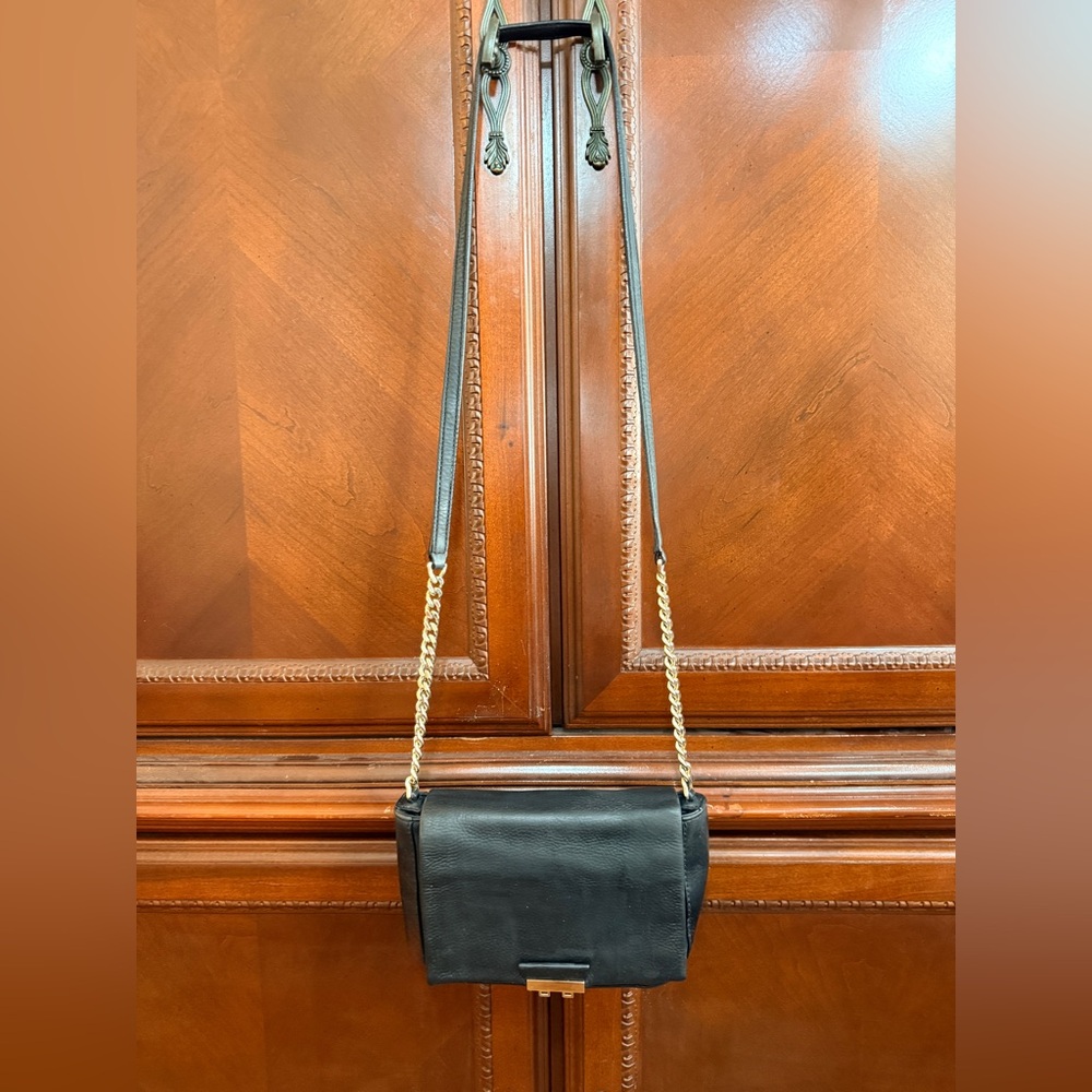 Kate Spade EUC Black, Buttery.
Leather & Chain Crossbody Bag
Timeless Kate Spade - Picture 5 of 15